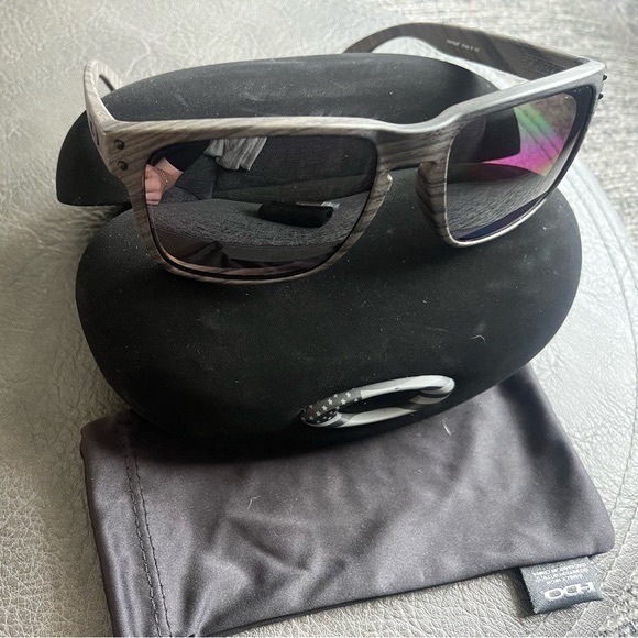 Oakley Holbrook Woodgrain - Picture 2 of 2